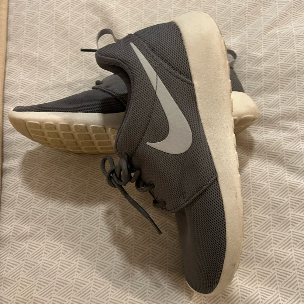 Nike Tennis Shoes